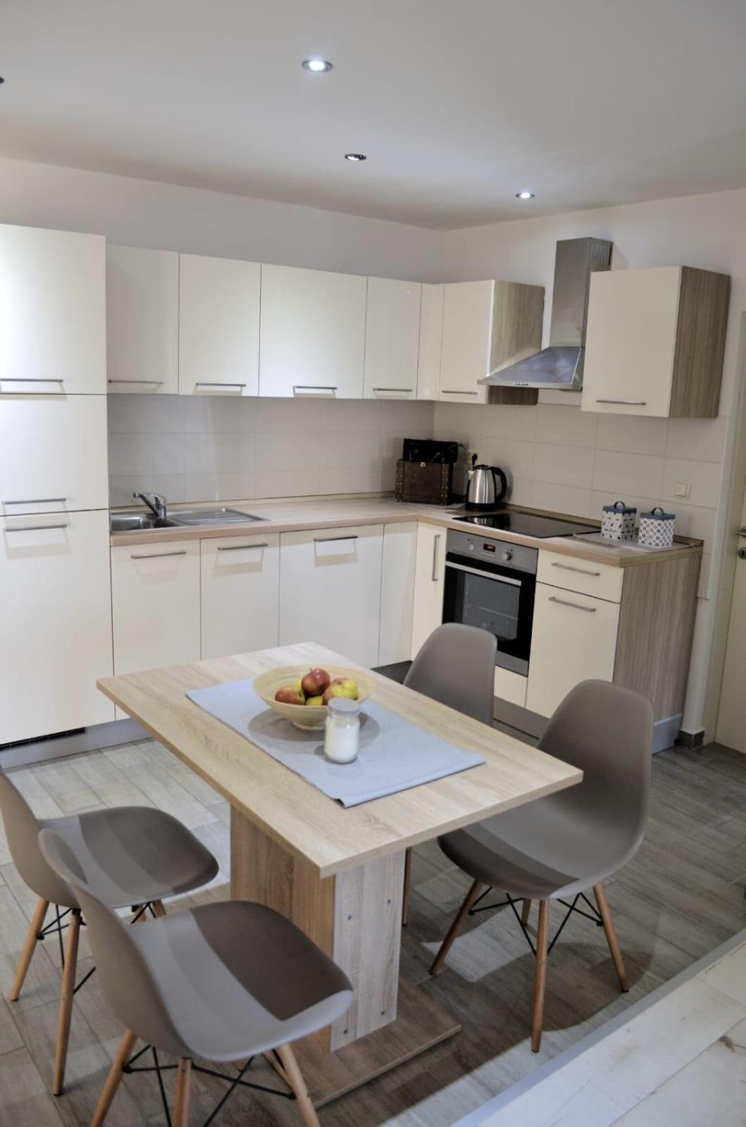 Apartmani Spanja ヴォディツェ エクステリア 写真